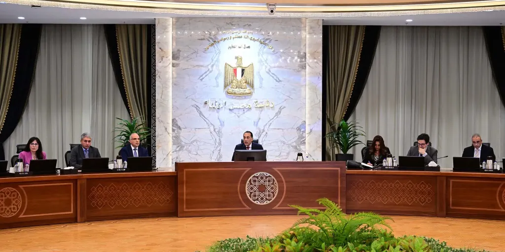 رئيس الوزراء يؤكد استمرار جهود الحكومة في دعم وتعزيز قطاع السياحة