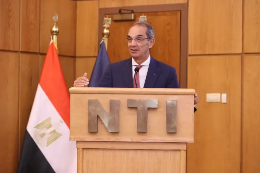 وزير الاتصالات يكرم الفرق المصرية المشاركة في المنتدى الأفروآسيوى للابتكار والتكنولوجيا بماليزيا