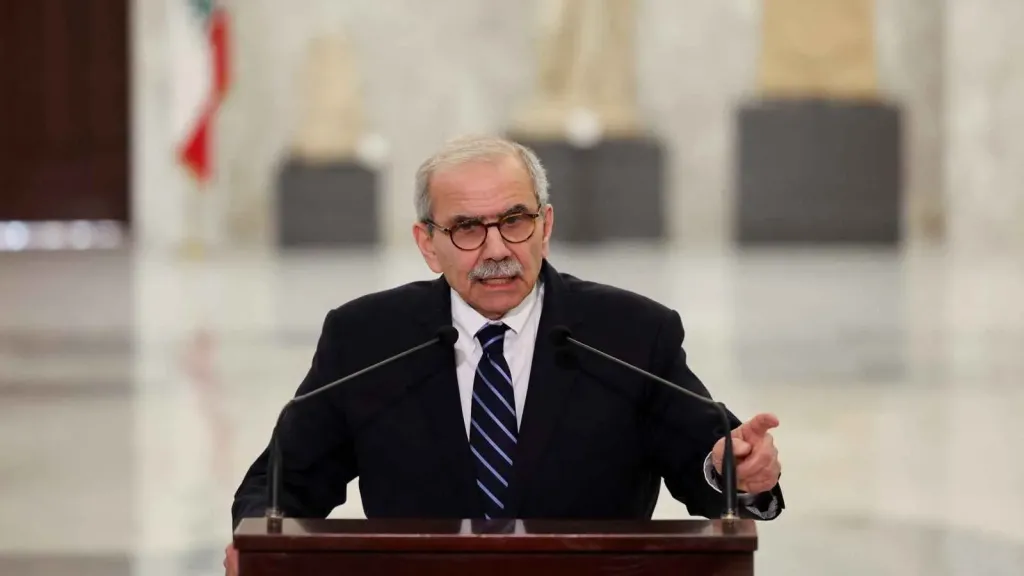 رئيس الحكومة اللبنانية ينتقد بشدة سردية حزب الله بشأن سلاحه: لم يردع ولم يحمِ أو ينصر غزة