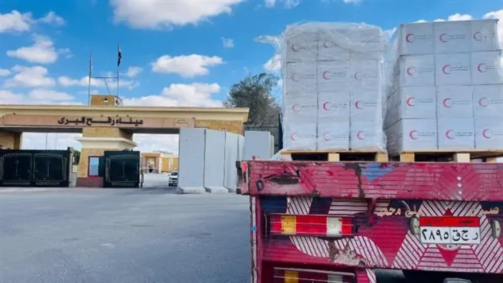 قلوب تتخطى الحدود.. توزيع آلاف الطرود الغذائية والمساعدات الشتوية من مصر لقطاع غزة