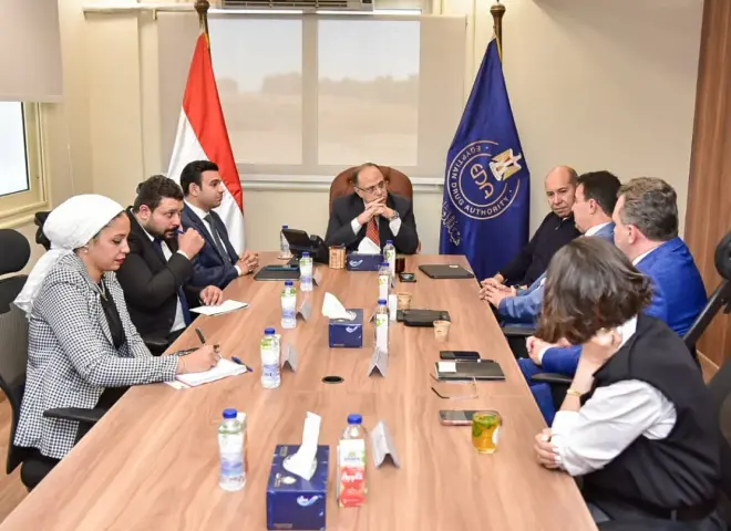 رئيس هيئة الدواء يبحث مع شركتي داف وكيورليدز تعزيز إتاحة الأدوية المبتكرة في السوق المصري