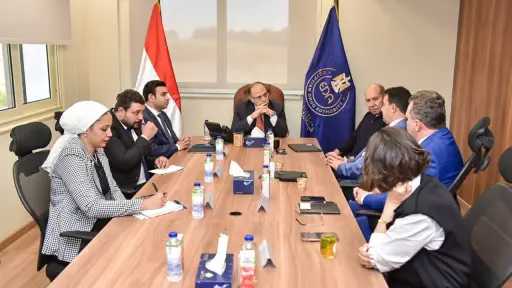 رئيس هيئة الدواء يبحث مع شركتي داف وكيورليدز تعزيز إتاحة الأدوية المبتكرة في السوق المصري