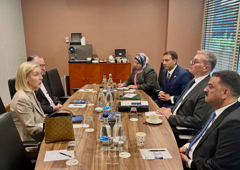 وزير البترول  يبحث مع المدير التنفيذي لمنظمة Austmine الأسترالية التعاون في التعدين