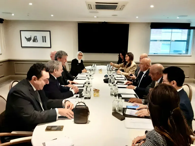 وزير الصناعة والنقل يعقد سلسة من الاجتماعات مع رؤساء 7 شركات بريطانية