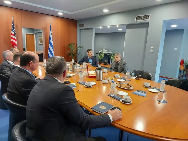 الفريق أسامة ربيع يبحث سبل التعاون مع ترسانة ONEX اليونانية في مجالات التصنيع المشترك