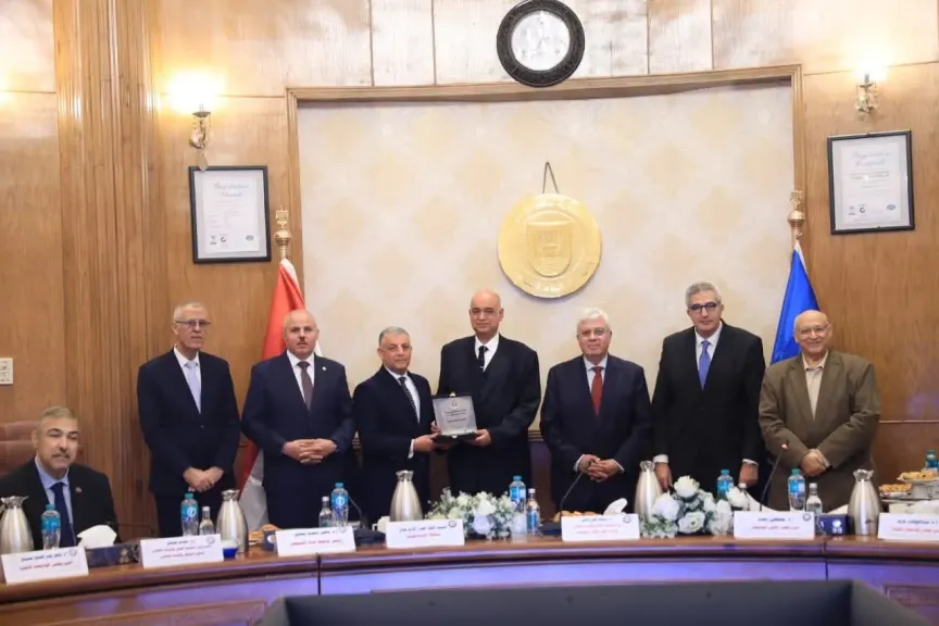 وزير التعليم العالي يكرم الجامعات الفائزة بمسابقة أفضل جامعة صديقة للبيئة