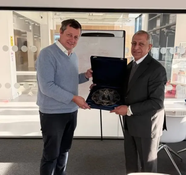 رئيس الأكاديمية العربية يبحث تعزيز التعاون الدولي مع جامعة كوفنتري البريطانية  ​