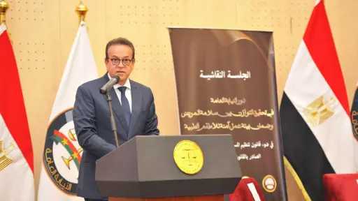 وزير الصحة يؤكد: لا تهاون في حقوق الفرق الطبية