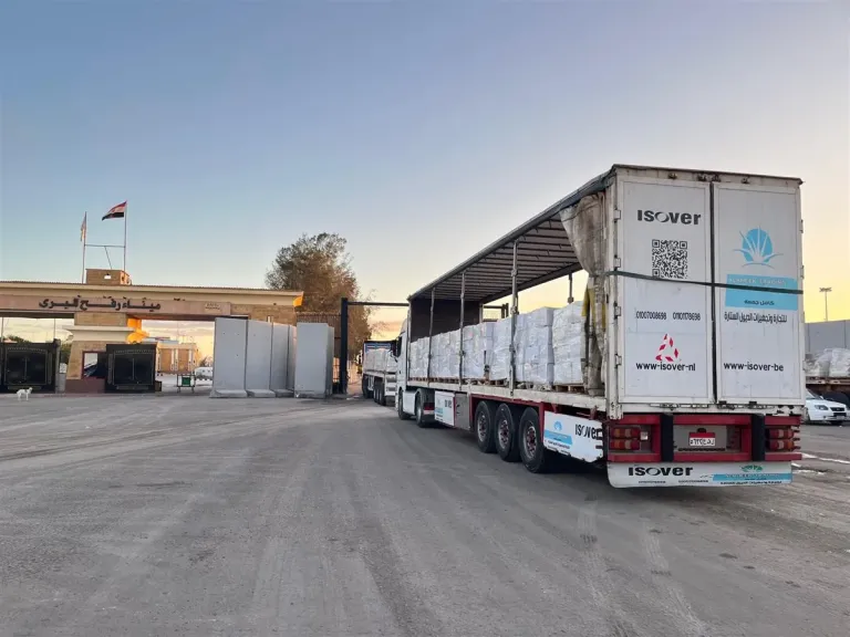 الهلال الأحمر المصري: إرسال 10.500 طن مساعدات إنسانية و91 ألف قطعة ملابس شتوية إلى غزة