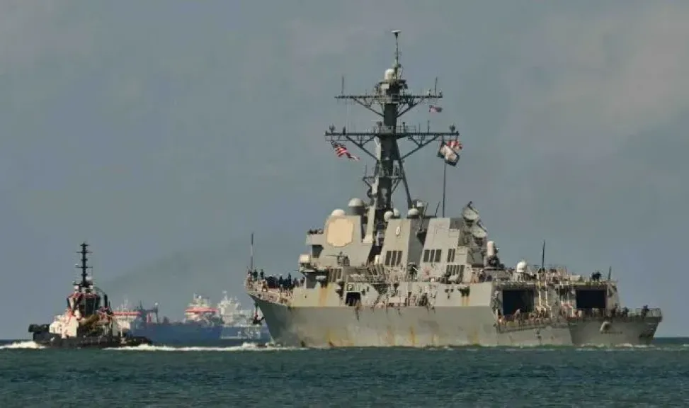 سيناتور أمريكي ديمقراطي: الضربة الأمريكية لسفينة فنزويلية قد تُعد جريمة حرب