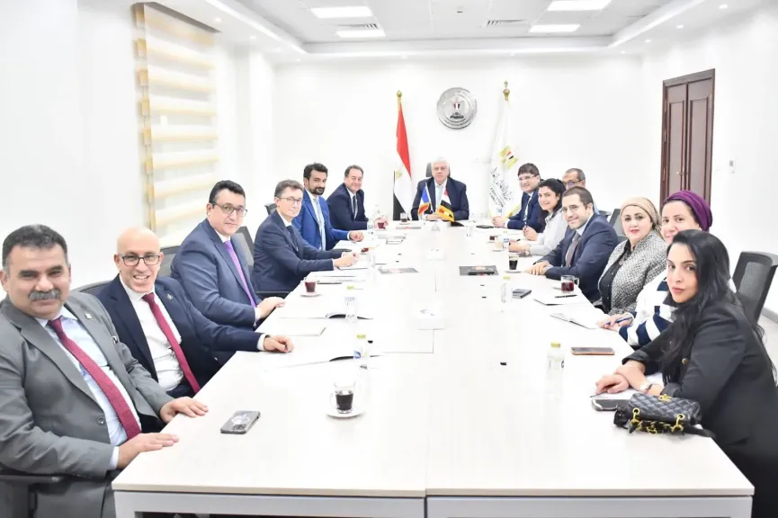 وزير التعليم العالي والسفير الفرنسي يناقشان مستجدات مشروع حرم الجامعة الفرنسية في مصر