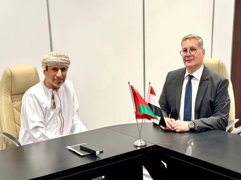 - وزير البترول يبحث مع نظيره العمانى زيادة حجم أعمال الشركات المصرية في السوق العمانية