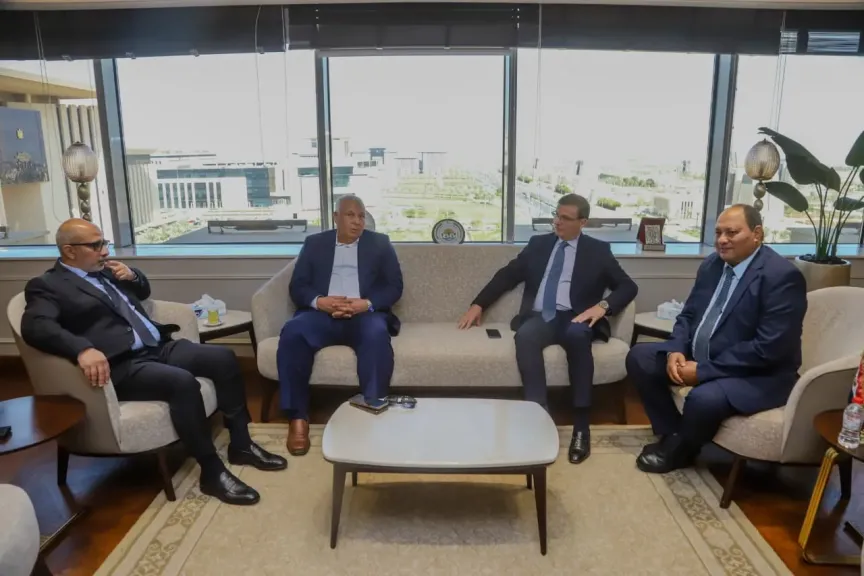 وزير الزراعة ومحافظ الوادي الجديد يبحثان تعزيز الاستثمار في مجال الإنتاج الحيواني