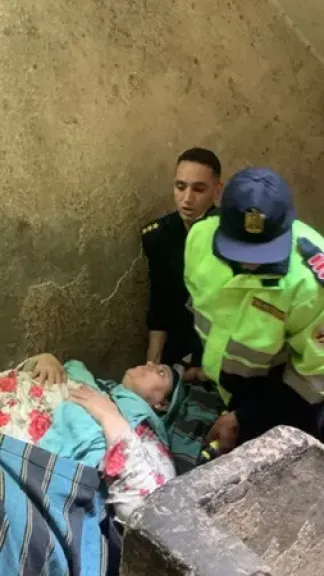 نقل سيدة عجوز من مسكنها لتلقي العلاج في المستشفي بمعرفة الأجهزة الأمنية بالقاهرة