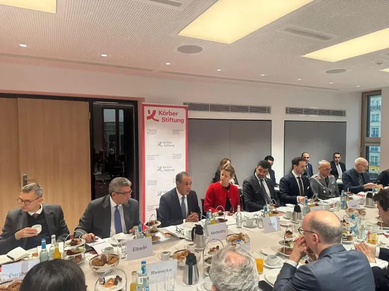 وزير الخارجية يشارك في جلسة حوارية بمؤسسة Korber Stiftung بحضور عدد من رؤساء وممثلي مراكز الأبحاث الألمانية