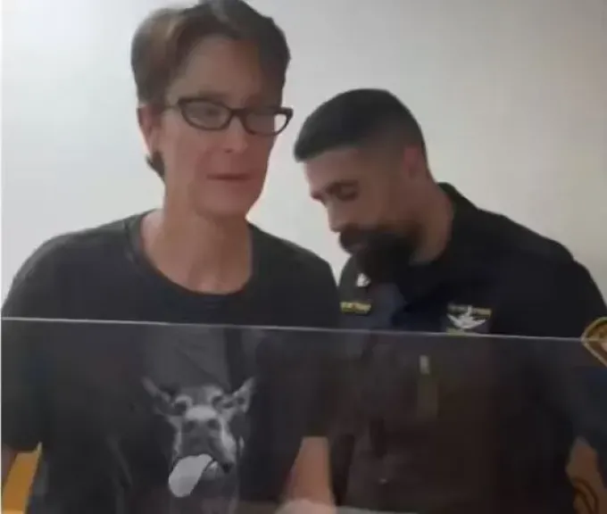 أستاذة جامعية إسرائيلية تُضرب عن الطعام بعد اعتقالها لوصف نتنياهو بالخائن