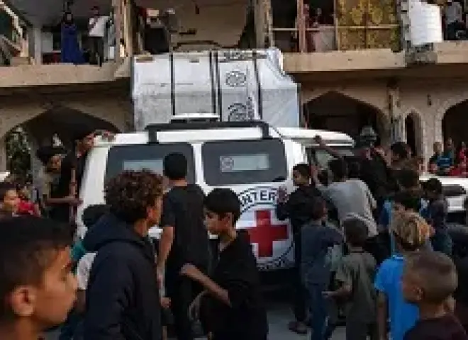 إسرائيل تتسلم رفاتًا يُعتقد أنها لرهينتين عبر الصليب الأحمر من غزة