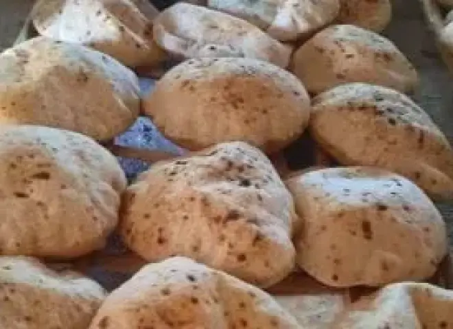 بعد التحول إلى الدعم النقدي.. هل يتغير سعر رغيف الخبز على بطاقة التموين؟
