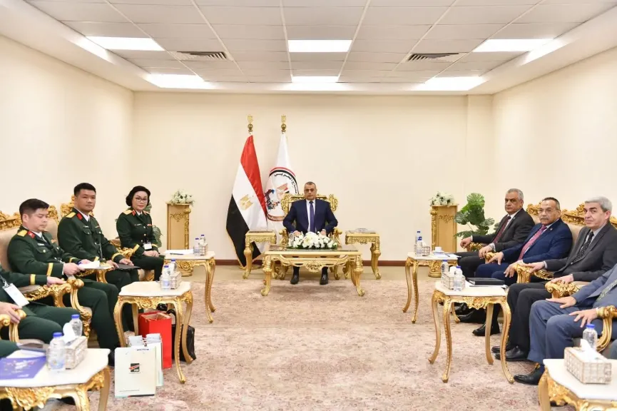 وزير الدولة للإنتاج الحربي يستقبل ممثلي وزارة الدفاع الفيتنامية لبحث أوجه التعاون المشترك
