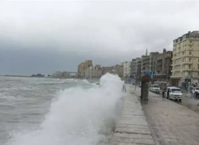 نوة قاسم الأخطر والأشد محملة بالعواصف على سواحل الإسكندرية
