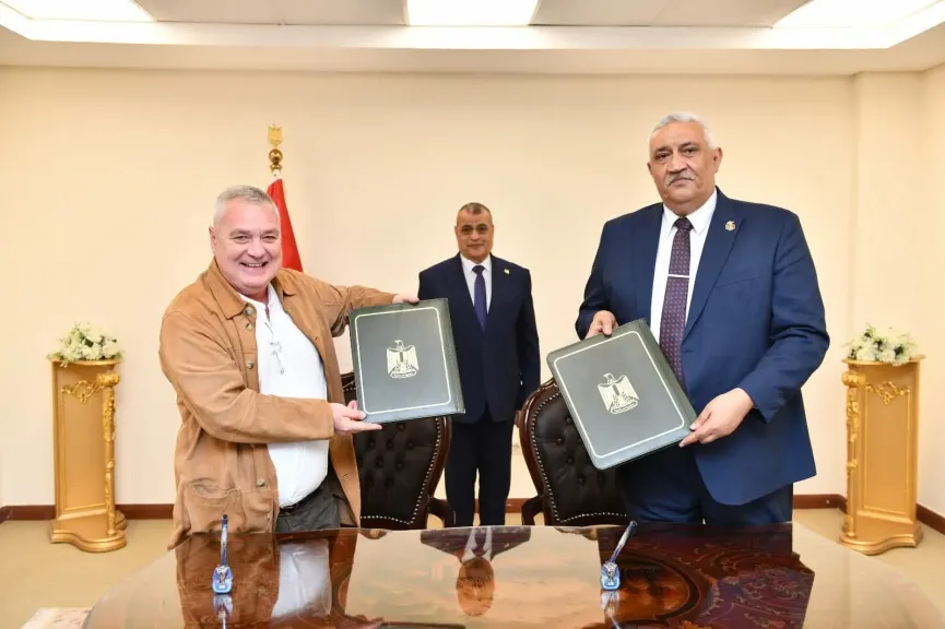 وزير الإنتاج الحربي يشهد مراسم توقيع عقد للتعاون المشترك في مجال التصنيع العسكري