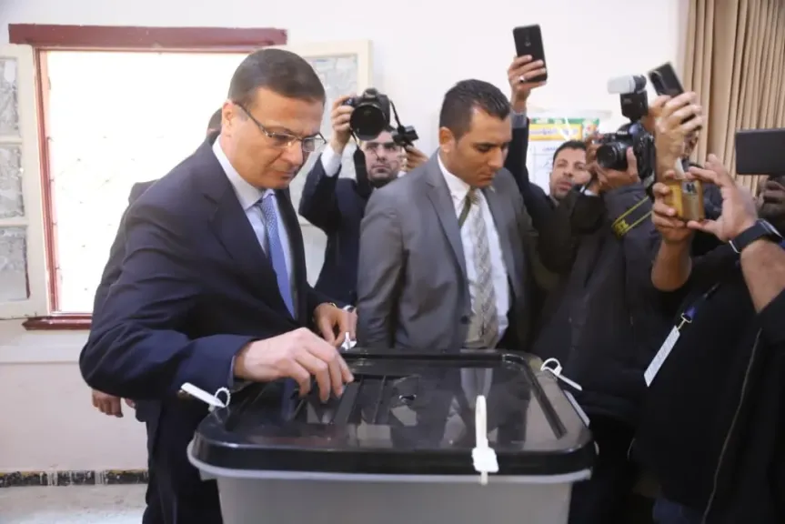 وزير الزراعة يدلي بصوته في جولة الإعادة بانتخابات مجلس النواب بالإسكندرية