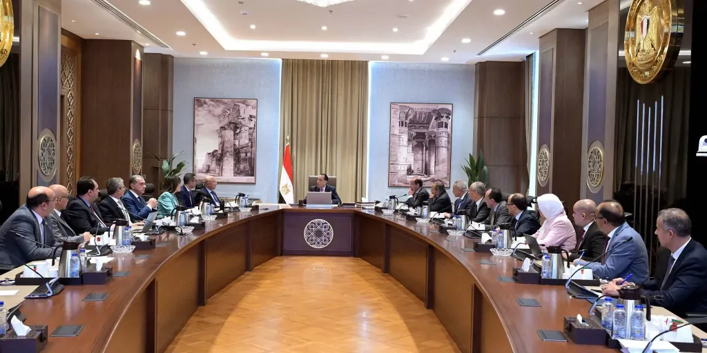 رئيس الوزراء يُتابع إجراءات منع تهريب السلع والبضائع في مختلف المنافذ