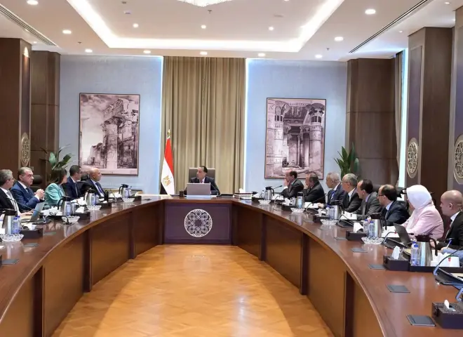 رئيس الوزراء يُتابع إجراءات منع تهريب السلع والبضائع في مختلف المنافذ