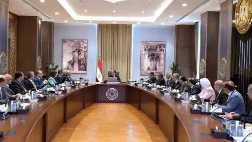 رئيس الوزراء يُتابع إجراءات منع تهريب السلع والبضائع في مختلف المنافذ