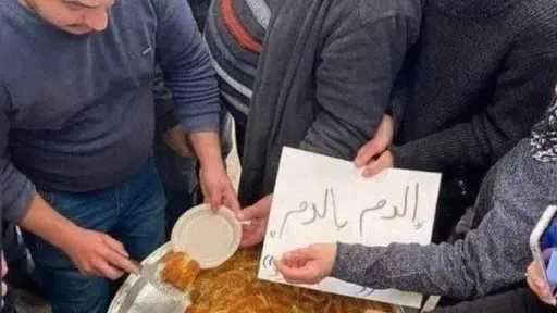أهالي غزة يوزعون الحلوى فرحا بمقتل ياسر أبو شباب