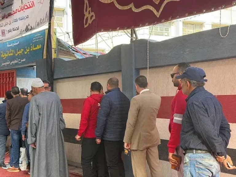 مدير أمن البحيرة يتفقد اللجان الانتخابية.. وضبط 15 من أنصار المرشحين بتهم توجيه الناخبين