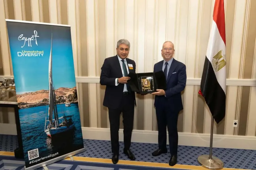 وزير السياحة يبحث مع رئيس اتحاد منظمي الرحلات الأمريكي زيادة التدفقات السياحية لمصر