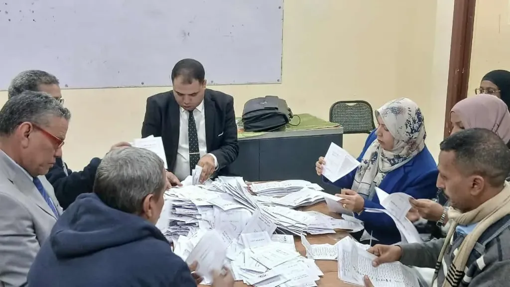 انتخابات مجلس النواب 2025.. تواصل أعمال الفرز في لجنة الحميدات بقنا