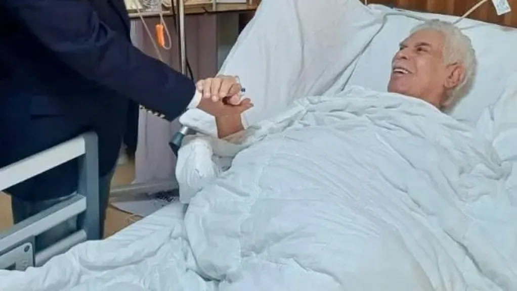 تطورات الحالة الصحية للكابتن حسن شحاتة وتفاصيل زيارة ممدوح عباس