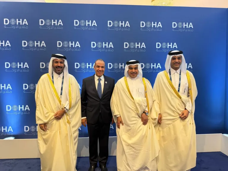 وزير الخارجية يلتقي وزراء المالية والتجارة والصناعة والمواصلات في دولة قطر