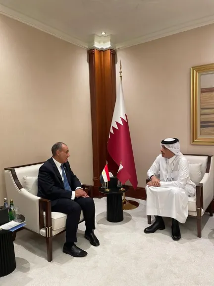 وزير الخارجية يلتقي رئيس مجلس الوزراء وزير الخارجية القطري في الدوحة