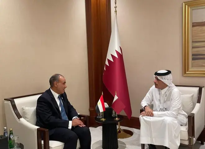 وزير الخارجية يلتقي رئيس مجلس الوزراء وزير الخارجية القطري في الدوحة