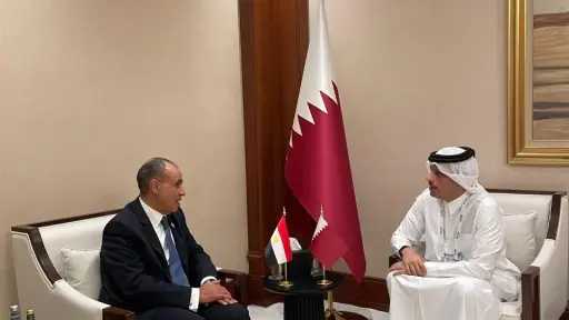وزير الخارجية يلتقي رئيس مجلس الوزراء وزير الخارجية القطري في الدوحة