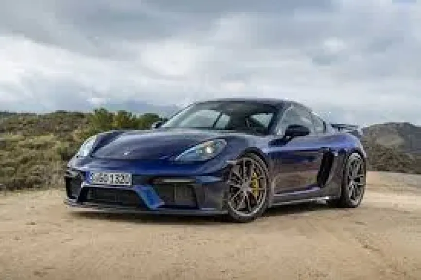 سيارات وهدايا قيمة .. شركة تكافيء موظفيها المميزين بطرق غير تقليدية