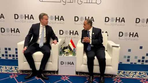 وزير الخارجية يلتقي مع رئيس المنتدى الاقتصادي العالمي