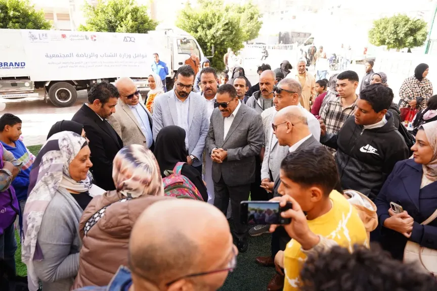 محافظ مطروح يتفقد القافلة المجتمعية لذوي الهمم