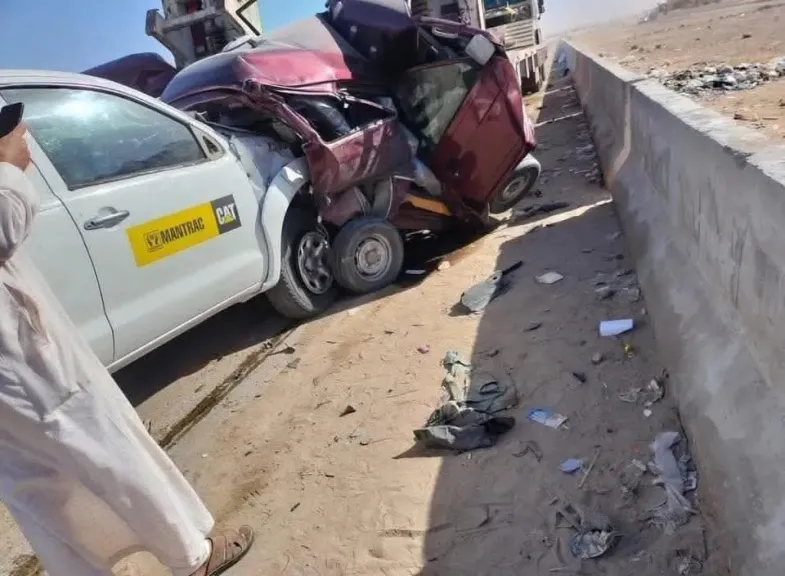 مصرع 3 أشخاص وإصابة 3 آخرين في تصادم 4 سيارات أمام رأس الحكمة