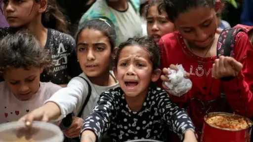 تهديدات لصانعة محتوى شهيرة لمناصرتها أطفال غزة.. ما القصة؟