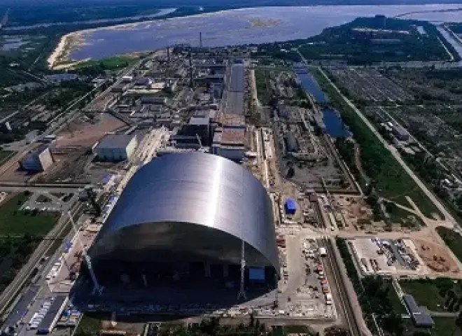 تضرر الهيكل الفولاذي لمحطة تشيرنوبيل النووية في أوكرانيا