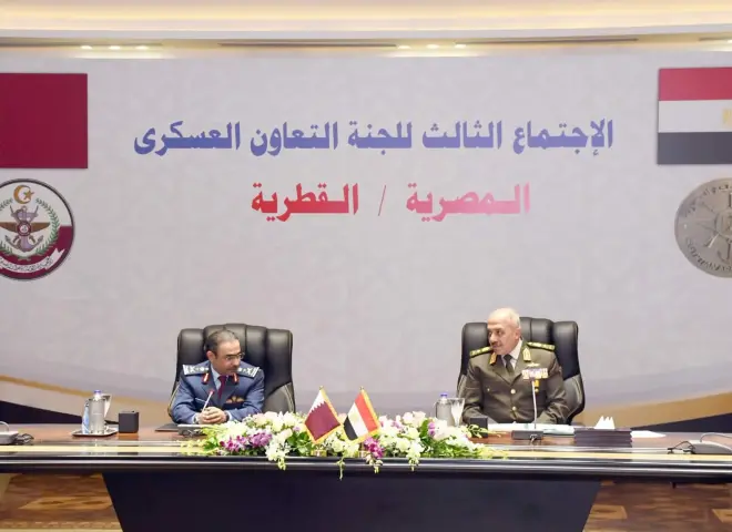 الفريق أحمد خليفة يلتقى رئيس أركان القوات المسلحة القطرية لبحث التعاون العسكرى