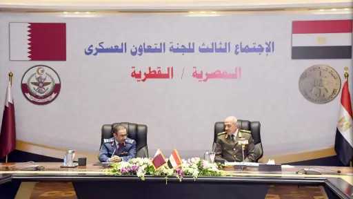 الفريق أحمد خليفة يلتقى رئيس أركان القوات المسلحة القطرية لبحث التعاون العسكرى