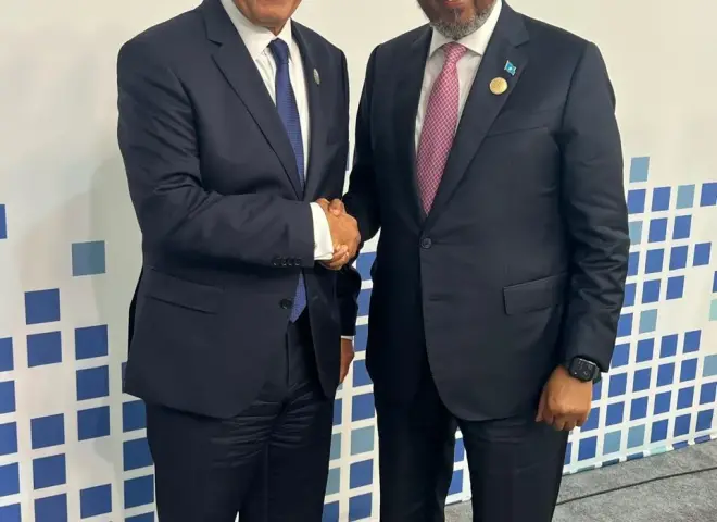 وزير الخارجية والهجرة يلتقي رئيس جمهورية الصومال الفيدرالية على هامش منتدى الدوحة