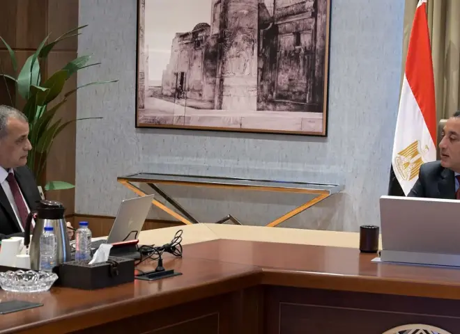 رئيس الوزراء يتابع مع وزير الدولة للإنتاج الحربي ملفات عمل الوزارة