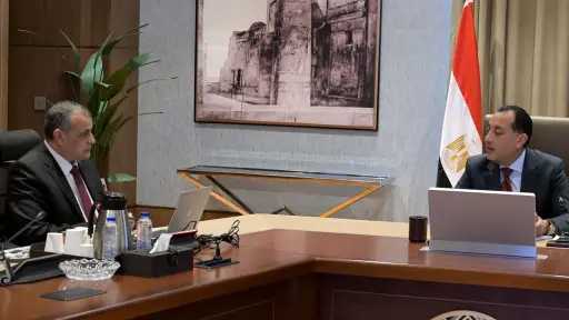 رئيس الوزراء يتابع مع وزير الدولة للإنتاج الحربي ملفات عمل الوزارة