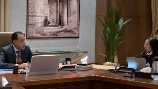 مدبولي يستعرض مشروعي تطوير مدينة رشيد وتحويل نبع الحمرا إلى منتجع سياحي عالمي